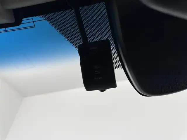 ホンダ ヴェゼル ハイブリッド Z ホンダセンシング 愛知県 2020(令2)年 3.2万km プラチナホワイトパール ホンダセンシング/　・衝突軽減ブレーキ/　・誤発進抑制機能/　・歩行者事故低減ステアリング/　・路外逸脱抑制機能/　・アダプティブクルーズコントロール/　・LKAS/　・先行車発進お知らせ機能/　・標識認識機能/純正ナビ/（Bluetooth/フルセグTV/CD/DVD/SD）/バックカメラ/革巻きステアリング/ドライブレコーダー/ステアリングリモコン/ハーフレザー/シートヒーター/純正フロアマット/ドアバイザー/パドルシフト/オートホールド/防眩ミラー
