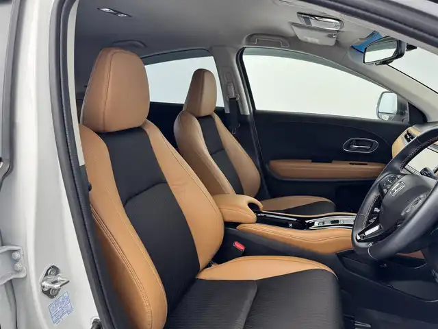 ホンダ ヴェゼル ハイブリッド Z ホンダセンシング 愛知県 2020(令2)年 3.2万km プラチナホワイトパール ホンダセンシング/　・衝突軽減ブレーキ/　・誤発進抑制機能/　・歩行者事故低減ステアリング/　・路外逸脱抑制機能/　・アダプティブクルーズコントロール/　・LKAS/　・先行車発進お知らせ機能/　・標識認識機能/純正ナビ/（Bluetooth/フルセグTV/CD/DVD/SD）/バックカメラ/革巻きステアリング/ドライブレコーダー/ステアリングリモコン/ハーフレザー/シートヒーター/純正フロアマット/ドアバイザー/パドルシフト/オートホールド/防眩ミラー