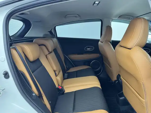 ホンダ ヴェゼル ハイブリッド Z ホンダセンシング 愛知県 2020(令2)年 3.2万km プラチナホワイトパール ホンダセンシング/　・衝突軽減ブレーキ/　・誤発進抑制機能/　・歩行者事故低減ステアリング/　・路外逸脱抑制機能/　・アダプティブクルーズコントロール/　・LKAS/　・先行車発進お知らせ機能/　・標識認識機能/純正ナビ/（Bluetooth/フルセグTV/CD/DVD/SD）/バックカメラ/革巻きステアリング/ドライブレコーダー/ステアリングリモコン/ハーフレザー/シートヒーター/純正フロアマット/ドアバイザー/パドルシフト/オートホールド/防眩ミラー