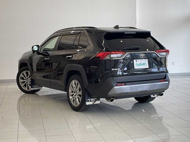 トヨタ ＲＡＶ４ G Zパッケージ 新潟県 2020(令2)年 8万km アティチュードブラックマイカ 4WD/純正9インチSDナビ(NSZT-Y68T)/CD/DVD/BT/フルセグテレビ/バックカメラ/ETC/ドライブレコーダー/衝突被害軽減ブレーキ/レーンキープアシスト/レーダークルーズコントロール/革シート/運転席パワーシート/シートヒーター /ステアリングヒーター/ステアリングスイッチ/パワーバックドア/コーナーセンサー/スマートキー/プッシュスタート/LEDヘッドライト/オートライト/オートハイビーム/フォグランプ/純正19インチアルミホイール