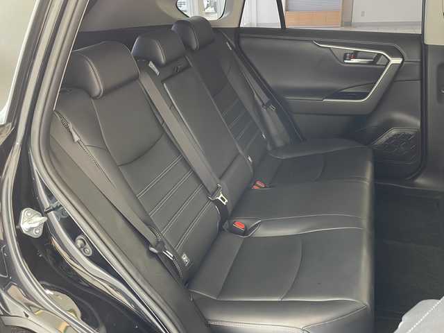 トヨタ ＲＡＶ４ G Zパッケージ 新潟県 2020(令2)年 8万km アティチュードブラックマイカ 4WD/純正9インチSDナビ(NSZT-Y68T)/CD/DVD/BT/フルセグテレビ/バックカメラ/ETC/ドライブレコーダー/衝突被害軽減ブレーキ/レーンキープアシスト/レーダークルーズコントロール/革シート/運転席パワーシート/シートヒーター /ステアリングヒーター/ステアリングスイッチ/パワーバックドア/コーナーセンサー/スマートキー/プッシュスタート/LEDヘッドライト/オートライト/オートハイビーム/フォグランプ/純正19インチアルミホイール