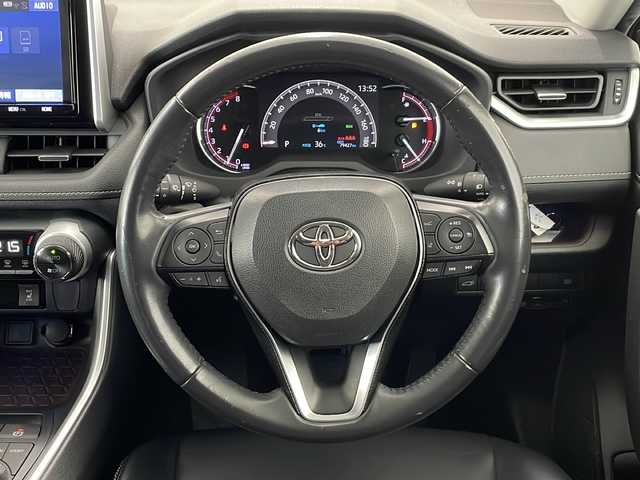 トヨタ ＲＡＶ４ G Zパッケージ 新潟県 2020(令2)年 8万km アティチュードブラックマイカ 4WD/純正9インチSDナビ(NSZT-Y68T)/CD/DVD/BT/フルセグテレビ/バックカメラ/ETC/ドライブレコーダー/衝突被害軽減ブレーキ/レーンキープアシスト/レーダークルーズコントロール/革シート/運転席パワーシート/シートヒーター /ステアリングヒーター/ステアリングスイッチ/パワーバックドア/コーナーセンサー/スマートキー/プッシュスタート/LEDヘッドライト/オートライト/オートハイビーム/フォグランプ/純正19インチアルミホイール