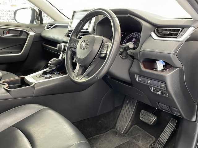 トヨタ ＲＡＶ４ G Zパッケージ 新潟県 2020(令2)年 8万km アティチュードブラックマイカ 4WD/純正9インチSDナビ(NSZT-Y68T)/CD/DVD/BT/フルセグテレビ/バックカメラ/ETC/ドライブレコーダー/衝突被害軽減ブレーキ/レーンキープアシスト/レーダークルーズコントロール/革シート/運転席パワーシート/シートヒーター /ステアリングヒーター/ステアリングスイッチ/パワーバックドア/コーナーセンサー/スマートキー/プッシュスタート/LEDヘッドライト/オートライト/オートハイビーム/フォグランプ/純正19インチアルミホイール