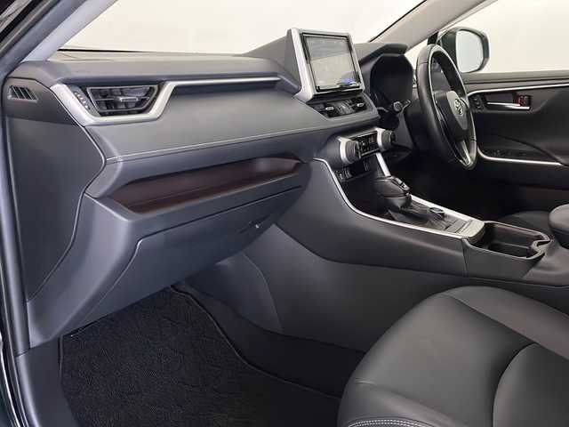 トヨタ ＲＡＶ４ G Zパッケージ 新潟県 2020(令2)年 8万km アティチュードブラックマイカ 4WD/純正9インチSDナビ(NSZT-Y68T)/CD/DVD/BT/フルセグテレビ/バックカメラ/ETC/ドライブレコーダー/衝突被害軽減ブレーキ/レーンキープアシスト/レーダークルーズコントロール/革シート/運転席パワーシート/シートヒーター /ステアリングヒーター/ステアリングスイッチ/パワーバックドア/コーナーセンサー/スマートキー/プッシュスタート/LEDヘッドライト/オートライト/オートハイビーム/フォグランプ/純正19インチアルミホイール