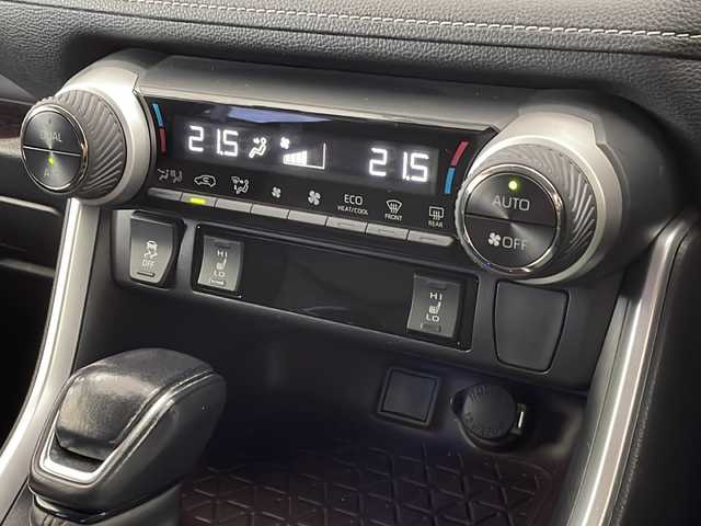 トヨタ ＲＡＶ４ G Zパッケージ 新潟県 2020(令2)年 8万km アティチュードブラックマイカ 4WD/純正9インチSDナビ(NSZT-Y68T)/CD/DVD/BT/フルセグテレビ/バックカメラ/ETC/ドライブレコーダー/衝突被害軽減ブレーキ/レーンキープアシスト/レーダークルーズコントロール/革シート/運転席パワーシート/シートヒーター /ステアリングヒーター/ステアリングスイッチ/パワーバックドア/コーナーセンサー/スマートキー/プッシュスタート/LEDヘッドライト/オートライト/オートハイビーム/フォグランプ/純正19インチアルミホイール