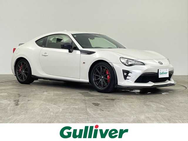 トヨタ ８６ GR 千葉県 2018(平30)年 1.9万km クリスタルホワイトパール 社外7インチメモリーナビ/・Bluetooth接続/・フルセグTV/・バックカメラ/GR専用装備/・6速マニュアル設定のみ/・F/S/Rスポイラー/・Rays製17インチAW/・ザックス製ショック/・RECARO製バケットシート/・センターマフラー/スマートキー/LEDヘッドライト