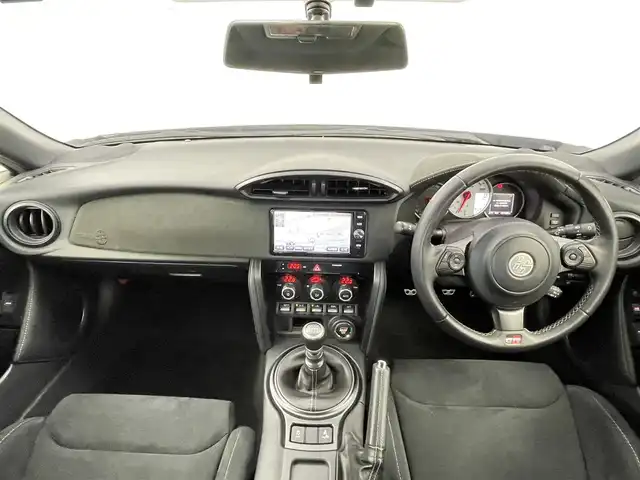 トヨタ ８６ GR 千葉県 2018(平30)年 1.9万km クリスタルホワイトパール 社外7インチメモリーナビ/・Bluetooth接続/・フルセグTV/・バックカメラ/GR専用装備/・6速マニュアル設定のみ/・F/S/Rスポイラー/・Rays製17インチAW/・ザックス製ショック/・RECARO製バケットシート/・センターマフラー/スマートキー/LEDヘッドライト