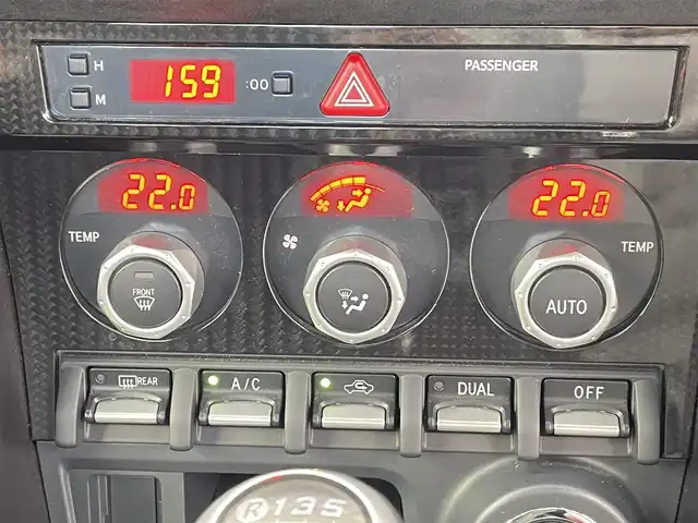 トヨタ ８６ GR 千葉県 2018(平30)年 1.9万km クリスタルホワイトパール 社外7インチメモリーナビ/・Bluetooth接続/・フルセグTV/・バックカメラ/GR専用装備/・6速マニュアル設定のみ/・F/S/Rスポイラー/・Rays製17インチAW/・ザックス製ショック/・RECARO製バケットシート/・センターマフラー/スマートキー/LEDヘッドライト