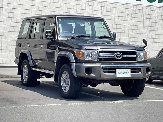 トヨタ ランドクルーザー 静岡県 2015(平27)年 3.5万km グレーメタリック 純正CD/デフロック/純正16インチAW/ETC/キーレス/スペアキー/背面タイヤ/保証書/取説
