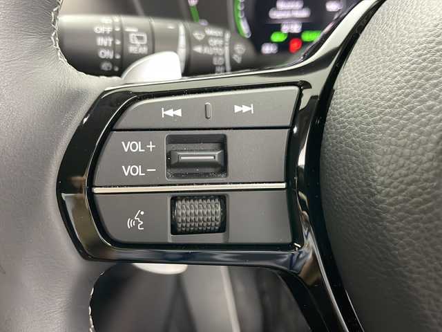 ホンダ ＺＲ－Ｖ ハイブリッド e:HEV Z 道央・札幌 2024(令6)年 1.9万km プラチナホワイトパール ・4WD/・寒冷地仕様/・純正ナビ&BT&TV&Apple Car Play&Android Auto/・BOSEプレミアムサウンド/・全方位カメラ/・パワーテールゲート/・Honda　SENSING/・本革シート/・前席パワーシート/・運転席シートメモリ/・全席シートヒーター/・ステアリングヒーター/・ワイヤレス充電/・ビルトインETC/・ドアミラーヒーター/・LEDヘッドライト/・アダプティブドライビングビーム/・オートライト/・スマートキー/・純正18インチAW