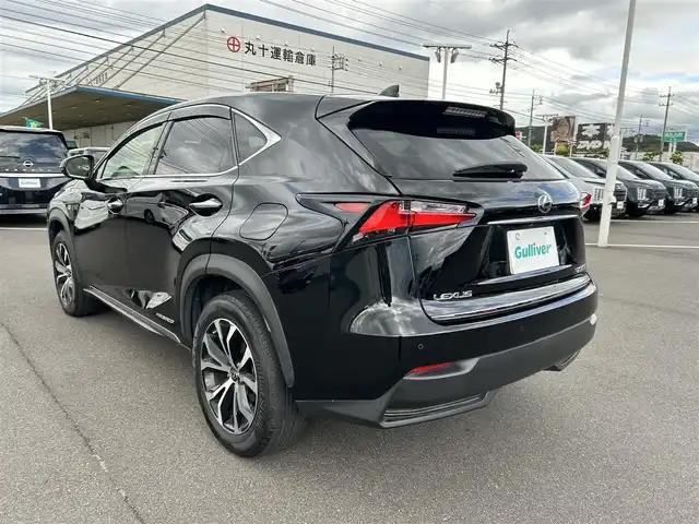 レクサス ＮＸ 300h Fスポーツ 岡山県 2015(平27)年 8.9万km ブラック 登録時走行距離89044km/パノラマルーフ/純正ナビ/フルセグTV(AM.FM.CD.DVD.TV.BT)/バックカメラ/ビルトインETC/シートヒーター/エアシート/ステアリングヒーター/クリアランスソナー/衝突軽減ブレーキ/レーダークルーズコントロール/レーンキープアシスト/オートライト/アイドリングストップ/電動リアゲート/18インチ純正AW/純正フロアマット/本革シート/プッシュスタート