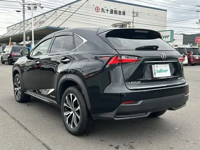 レクサス ＮＸ 300h Fスポーツ 岡山県 2015(平27)年 8.9万km ブラック 登録時走行距離89044km/パノラマルーフ/純正ナビ/フルセグTV(AM.FM.CD.DVD.TV.BT)/バックカメラ/ビルトインETC/シートヒーター/エアシート/ステアリングヒーター/クリアランスソナー/衝突軽減ブレーキ/レーダークルーズコントロール/レーンキープアシスト/オートライト/アイドリングストップ/電動リアゲート/18インチ純正AW/純正フロアマット/本革シート/プッシュスタート