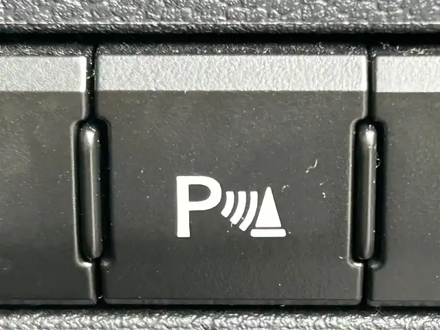 レクサス ＮＸ 300h Fスポーツ 岡山県 2015(平27)年 8.9万km ブラック 登録時走行距離89044km/パノラマルーフ/純正ナビ/フルセグTV(AM.FM.CD.DVD.TV.BT)/バックカメラ/ビルトインETC/シートヒーター/エアシート/ステアリングヒーター/クリアランスソナー/衝突軽減ブレーキ/レーダークルーズコントロール/レーンキープアシスト/オートライト/アイドリングストップ/電動リアゲート/18インチ純正AW/純正フロアマット/本革シート/プッシュスタート