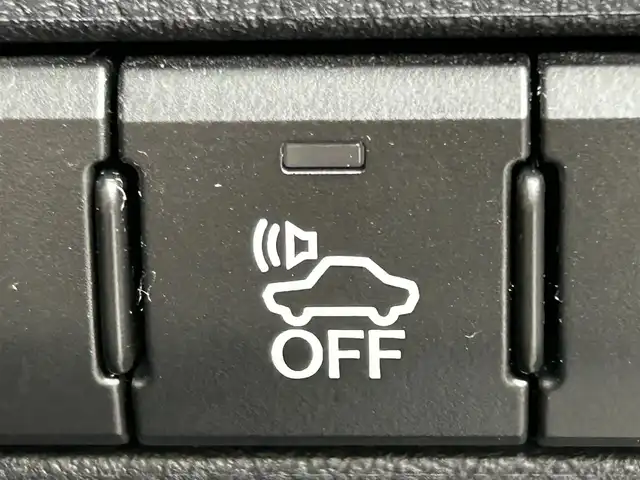 レクサス ＮＸ 300h Fスポーツ 岡山県 2015(平27)年 8.9万km ブラック 登録時走行距離89044km/パノラマルーフ/純正ナビ/フルセグTV(AM.FM.CD.DVD.TV.BT)/バックカメラ/ビルトインETC/シートヒーター/エアシート/ステアリングヒーター/クリアランスソナー/衝突軽減ブレーキ/レーダークルーズコントロール/レーンキープアシスト/オートライト/アイドリングストップ/電動リアゲート/18インチ純正AW/純正フロアマット/本革シート/プッシュスタート