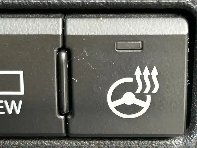 レクサス ＮＸ 300h Fスポーツ 岡山県 2015(平27)年 8.9万km ブラック 登録時走行距離89044km/パノラマルーフ/純正ナビ/フルセグTV(AM.FM.CD.DVD.TV.BT)/バックカメラ/ビルトインETC/シートヒーター/エアシート/ステアリングヒーター/クリアランスソナー/衝突軽減ブレーキ/レーダークルーズコントロール/レーンキープアシスト/オートライト/アイドリングストップ/電動リアゲート/18インチ純正AW/純正フロアマット/本革シート/プッシュスタート