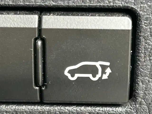 レクサス ＮＸ 300h Fスポーツ 岡山県 2015(平27)年 8.9万km ブラック 登録時走行距離89044km/パノラマルーフ/純正ナビ/フルセグTV(AM.FM.CD.DVD.TV.BT)/バックカメラ/ビルトインETC/シートヒーター/エアシート/ステアリングヒーター/クリアランスソナー/衝突軽減ブレーキ/レーダークルーズコントロール/レーンキープアシスト/オートライト/アイドリングストップ/電動リアゲート/18インチ純正AW/純正フロアマット/本革シート/プッシュスタート