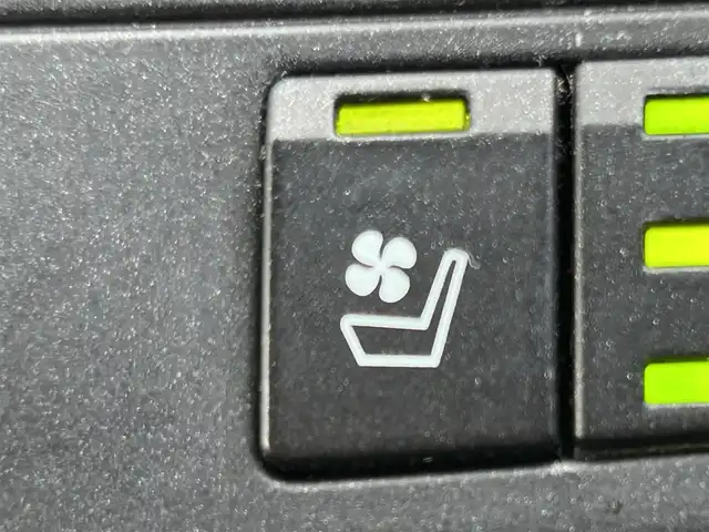 レクサス ＮＸ 300h Fスポーツ 岡山県 2015(平27)年 8.9万km ブラック 登録時走行距離89044km/パノラマルーフ/純正ナビ/フルセグTV(AM.FM.CD.DVD.TV.BT)/バックカメラ/ビルトインETC/シートヒーター/エアシート/ステアリングヒーター/クリアランスソナー/衝突軽減ブレーキ/レーダークルーズコントロール/レーンキープアシスト/オートライト/アイドリングストップ/電動リアゲート/18インチ純正AW/純正フロアマット/本革シート/プッシュスタート