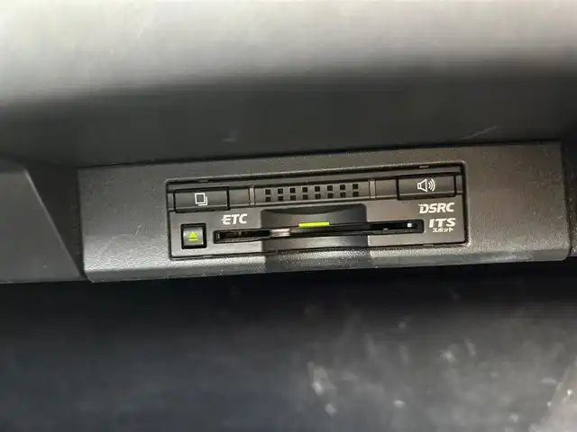 レクサス ＮＸ 300h Fスポーツ 岡山県 2015(平27)年 8.9万km ブラック 登録時走行距離89044km/パノラマルーフ/純正ナビ/フルセグTV(AM.FM.CD.DVD.TV.BT)/バックカメラ/ビルトインETC/シートヒーター/エアシート/ステアリングヒーター/クリアランスソナー/衝突軽減ブレーキ/レーダークルーズコントロール/レーンキープアシスト/オートライト/アイドリングストップ/電動リアゲート/18インチ純正AW/純正フロアマット/本革シート/プッシュスタート