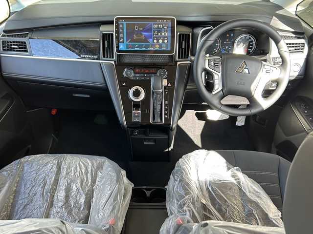 三菱 デリカＤ：５ シャモニー 静岡県 2025(令7)年 0.1千km グラファイトグレーメタリック/ブラックマイカ 社外ナビ（BOUWOIMAナビ　10インチ）/　Bluetooth/ラジオ/主要装備/・アダプティクブクルーズコントロール/・レーンキープアシスト/・プリクラッシュセーフティー/・全方位カメラ/・両側パワースライドドア/・BSM/・シートヒーター/・パドルシフト/・アラウンドビューモニター（ミラー型）/・アイドリングストップ/・ステアリングヒーター/・ステアリングリモコン/・オートホールド/・オートハイビーム/・LEDヘッドライト