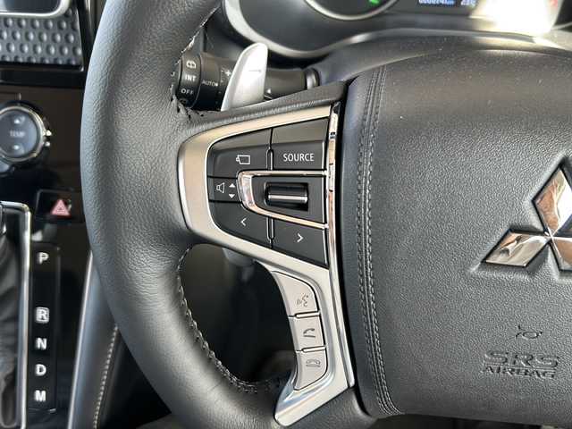 三菱 デリカＤ：５ シャモニー 静岡県 2025(令7)年 0.1千km グラファイトグレーメタリック/ブラックマイカ 社外ナビ（BOUWOIMAナビ　10インチ）/　Bluetooth/ラジオ/主要装備/・アダプティクブクルーズコントロール/・レーンキープアシスト/・プリクラッシュセーフティー/・全方位カメラ/・両側パワースライドドア/・BSM/・シートヒーター/・パドルシフト/・アラウンドビューモニター（ミラー型）/・アイドリングストップ/・ステアリングヒーター/・ステアリングリモコン/・オートホールド/・オートハイビーム/・LEDヘッドライト