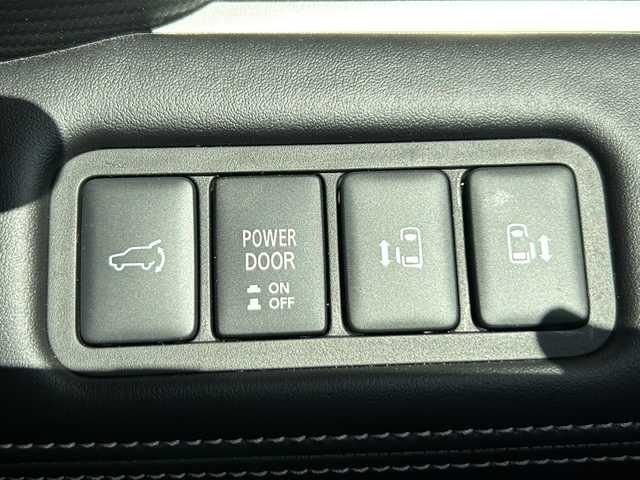 三菱 デリカＤ：５ シャモニー 静岡県 2025(令7)年 0.1千km グラファイトグレーメタリック/ブラックマイカ 社外ナビ（BOUWOIMAナビ　10インチ）/　Bluetooth/ラジオ/主要装備/・アダプティクブクルーズコントロール/・レーンキープアシスト/・プリクラッシュセーフティー/・全方位カメラ/・両側パワースライドドア/・BSM/・シートヒーター/・パドルシフト/・アラウンドビューモニター（ミラー型）/・アイドリングストップ/・ステアリングヒーター/・ステアリングリモコン/・オートホールド/・オートハイビーム/・LEDヘッドライト