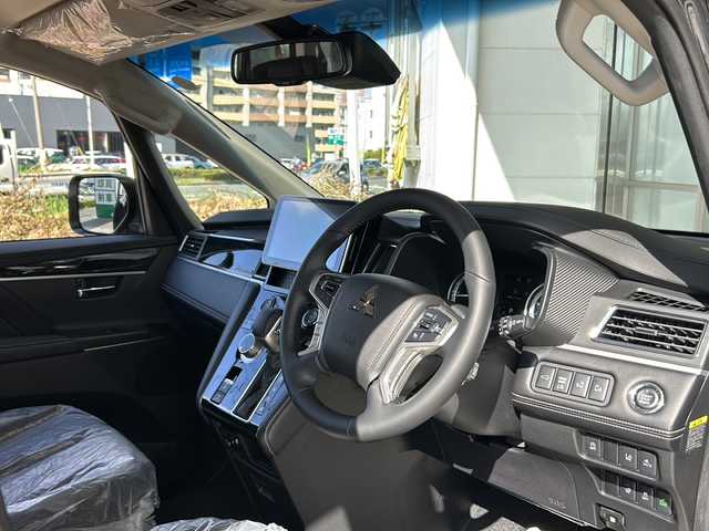 三菱 デリカＤ：５ シャモニー 静岡県 2025(令7)年 0.1千km グラファイトグレーメタリック/ブラックマイカ 社外ナビ（BOUWOIMAナビ　10インチ）/　Bluetooth/ラジオ/主要装備/・アダプティクブクルーズコントロール/・レーンキープアシスト/・プリクラッシュセーフティー/・全方位カメラ/・両側パワースライドドア/・BSM/・シートヒーター/・パドルシフト/・アラウンドビューモニター（ミラー型）/・アイドリングストップ/・ステアリングヒーター/・ステアリングリモコン/・オートホールド/・オートハイビーム/・LEDヘッドライト