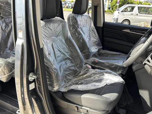 三菱 デリカＤ：５ シャモニー 静岡県 2025(令7)年 0.1千km グラファイトグレーメタリック/ブラックマイカ 社外ナビ（BOUWOIMAナビ　10インチ）/　Bluetooth/ラジオ/主要装備/・アダプティクブクルーズコントロール/・レーンキープアシスト/・プリクラッシュセーフティー/・全方位カメラ/・両側パワースライドドア/・BSM/・シートヒーター/・パドルシフト/・アラウンドビューモニター（ミラー型）/・アイドリングストップ/・ステアリングヒーター/・ステアリングリモコン/・オートホールド/・オートハイビーム/・LEDヘッドライト