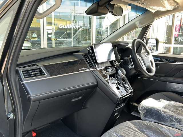 三菱 デリカＤ：５ シャモニー 静岡県 2025(令7)年 0.1千km グラファイトグレーメタリック/ブラックマイカ 社外ナビ（BOUWOIMAナビ　10インチ）/　Bluetooth/ラジオ/主要装備/・アダプティクブクルーズコントロール/・レーンキープアシスト/・プリクラッシュセーフティー/・全方位カメラ/・両側パワースライドドア/・BSM/・シートヒーター/・パドルシフト/・アラウンドビューモニター（ミラー型）/・アイドリングストップ/・ステアリングヒーター/・ステアリングリモコン/・オートホールド/・オートハイビーム/・LEDヘッドライト