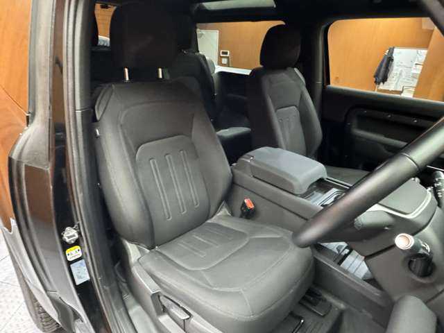 ランドローバー ランドローバー ディフェンダー 90 千葉県 2021(令3)年 2.1万km サントリーニブラック ドライバーアシストパック　/ＡＣＣ　/ナビ　/ＣａｒＰｌａｙ　/３６０°カメラ　/Ｂｌｕｅｔｏｏｔｈ接続　/ＬＥＤライト　/オートハイビーム　/純正２０インチＡＷ　/衝突軽減ブレーキ　/ＢＳＭ　/ＬＫＡ　/ＥＴＣ　/ドラレコ