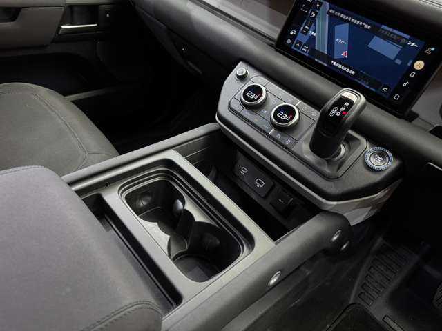 ランドローバー ランドローバー ディフェンダー 90 千葉県 2021(令3)年 2.1万km サントリーニブラック ドライバーアシストパック　/ＡＣＣ　/ナビ　/ＣａｒＰｌａｙ　/３６０°カメラ　/Ｂｌｕｅｔｏｏｔｈ接続　/ＬＥＤライト　/オートハイビーム　/純正２０インチＡＷ　/衝突軽減ブレーキ　/ＢＳＭ　/ＬＫＡ　/ＥＴＣ　/ドラレコ