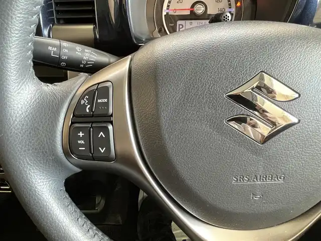 スズキ ハスラー 岩手県 2018(平30)年 4.7万km ピュアホワイトパール/ブラック2トーン ４WD/ベンチシート/デュアルカメラブレーキサポート/グリップコントロール/ヒルディセントコントロール/レーンアシスト/バックカメラ/横滑り防止装置/アイドリングストップ/オートライト/シートヒーター/ETC/社外カープレイ（Bletooth/USB）/純正フロアマット/純正LEDヘッドライト/純正15インチアルミホイール/ルーフレール/ステアリングスイッチ/電動格納式ドアミラー