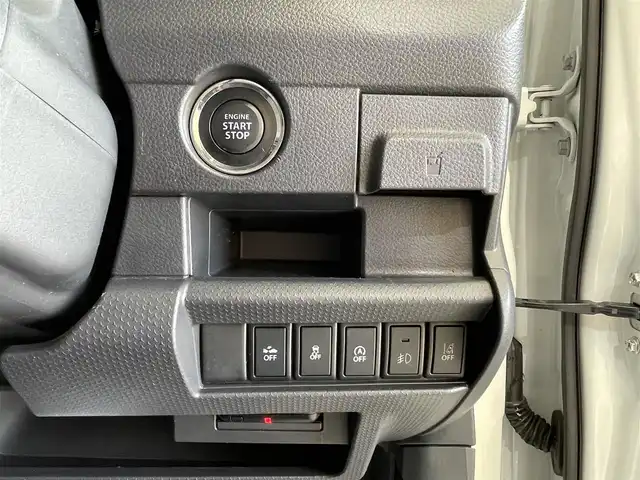 スズキ ハスラー 岩手県 2018(平30)年 4.7万km ピュアホワイトパール/ブラック2トーン ４WD/ベンチシート/デュアルカメラブレーキサポート/グリップコントロール/ヒルディセントコントロール/レーンアシスト/バックカメラ/横滑り防止装置/アイドリングストップ/オートライト/シートヒーター/ETC/社外カープレイ（Bletooth/USB）/純正フロアマット/純正LEDヘッドライト/純正15インチアルミホイール/ルーフレール/ステアリングスイッチ/電動格納式ドアミラー