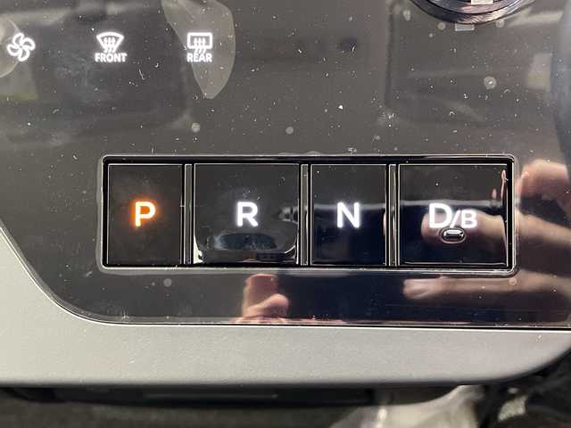 日産 セレナ e－パワー ハイウェイスター V 群馬県 2025(令7)年 0.1千km プリズムホワイト 登録未使用車　純正１２．３型ナビ　フルセグＴＶ　全周囲カメラ　ワイヤレス充電　アダプティブクルーズコントロール　ブラインドスポットモニター　両側電動スライドドア　デジタルインナーミラー　ＥＴＣ２．０