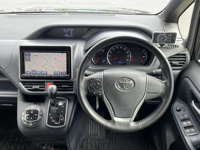 トヨタ ヴォクシー ZS 長野県 2014(平26)年 5万km ブラック TRDエアロ/純正9インチSDナビ（NSZT-Y64T）/FM・AM・DVD・CD・フルセグテレビ/Bluetooth Audio/ドライブレコーダー（YCD-18FHR）/両側パワースライドドア/レーダー探知機（YA-W17GA）/純正16インチアルミホイール/革巻きステアリング/アイドリングストップ/ステアリングスイッチ/LEDヘッドライト/オートライト/フォグランプ/純正フロアマット/ウィンカーミラー/ドアバイザー/プッシュスタート/スマートキー/ETC