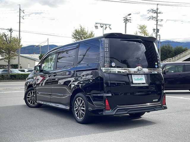 トヨタ ヴォクシー ZS 長野県 2014(平26)年 5万km ブラック TRDエアロ/純正9インチSDナビ（NSZT-Y64T）/FM・AM・DVD・CD・フルセグテレビ/Bluetooth Audio/ドライブレコーダー（YCD-18FHR）/両側パワースライドドア/レーダー探知機（YA-W17GA）/純正16インチアルミホイール/革巻きステアリング/アイドリングストップ/ステアリングスイッチ/LEDヘッドライト/オートライト/フォグランプ/純正フロアマット/ウィンカーミラー/ドアバイザー/プッシュスタート/スマートキー/ETC