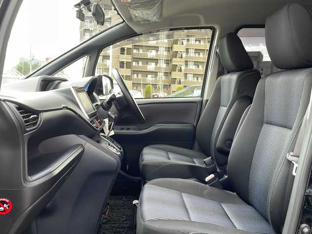 トヨタ ヴォクシー ZS 長野県 2014(平26)年 5万km ブラック TRDエアロ/純正9インチSDナビ（NSZT-Y64T）/FM・AM・DVD・CD・フルセグテレビ/Bluetooth Audio/ドライブレコーダー（YCD-18FHR）/両側パワースライドドア/レーダー探知機（YA-W17GA）/純正16インチアルミホイール/革巻きステアリング/アイドリングストップ/ステアリングスイッチ/LEDヘッドライト/オートライト/フォグランプ/純正フロアマット/ウィンカーミラー/ドアバイザー/プッシュスタート/スマートキー/ETC