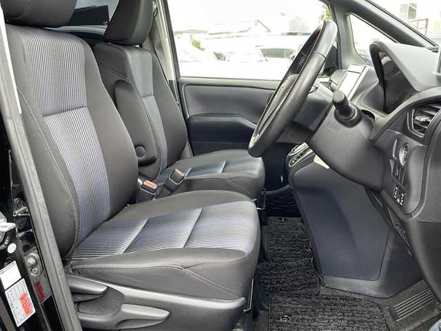トヨタ ヴォクシー ZS 長野県 2014(平26)年 5万km ブラック TRDエアロ/純正9インチSDナビ（NSZT-Y64T）/FM・AM・DVD・CD・フルセグテレビ/Bluetooth Audio/ドライブレコーダー（YCD-18FHR）/両側パワースライドドア/レーダー探知機（YA-W17GA）/純正16インチアルミホイール/革巻きステアリング/アイドリングストップ/ステアリングスイッチ/LEDヘッドライト/オートライト/フォグランプ/純正フロアマット/ウィンカーミラー/ドアバイザー/プッシュスタート/スマートキー/ETC