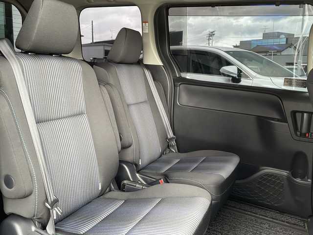 トヨタ ヴォクシー ZS 長野県 2014(平26)年 5万km ブラック TRDエアロ/純正9インチSDナビ（NSZT-Y64T）/FM・AM・DVD・CD・フルセグテレビ/Bluetooth Audio/ドライブレコーダー（YCD-18FHR）/両側パワースライドドア/レーダー探知機（YA-W17GA）/純正16インチアルミホイール/革巻きステアリング/アイドリングストップ/ステアリングスイッチ/LEDヘッドライト/オートライト/フォグランプ/純正フロアマット/ウィンカーミラー/ドアバイザー/プッシュスタート/スマートキー/ETC