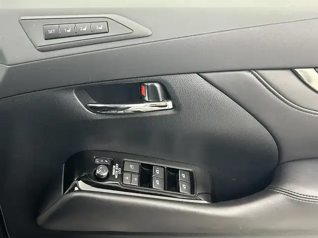 トヨタ アルファード S Cパッケージ 熊本県 2018(平30)年 6.7万km ホワイトパールクリスタルシャイン ワンオーナー/禁煙車/サンルーフ　/アルパインフリップダウンモニター　/アルパインナビ（ＣＤ・ＤＶＤ・フルセグ・ＢＴ・ＳＤ・USB）/バックカメラ　/社外前方ドライブレコーダー/ビルトインETC　/両側パワースライドドア　/パワーバックドア　/レーダークルーズコントロール/前席シートヒーター/前席エアーシート/前席・2列目パワーシート/ステアリングヒーター/助手席・2列目オットマン/衝突軽減ブレーキ/レーンキープアシスト/横滑り防止/前後クリアランスソナー/純正フロアマット/純正１８インチAW/オートライト/オートマチックハイビーム/三眼LEDヘッドライト/フォグランプ/スマートキー/プッシュスタート/スペアキー1本/取扱説明書