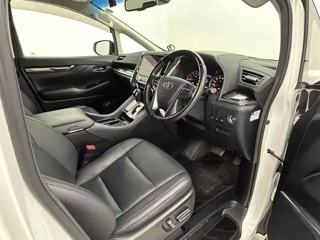 トヨタ アルファード S Cパッケージ 熊本県 2018(平30)年 6.7万km ホワイトパールクリスタルシャイン ワンオーナー/禁煙車/サンルーフ　/アルパインフリップダウンモニター　/アルパインナビ（ＣＤ・ＤＶＤ・フルセグ・ＢＴ・ＳＤ・USB）/バックカメラ　/社外前方ドライブレコーダー/ビルトインETC　/両側パワースライドドア　/パワーバックドア　/レーダークルーズコントロール/前席シートヒーター/前席エアーシート/前席・2列目パワーシート/ステアリングヒーター/助手席・2列目オットマン/衝突軽減ブレーキ/レーンキープアシスト/横滑り防止/前後クリアランスソナー/純正フロアマット/純正１８インチAW/オートライト/オートマチックハイビーム/三眼LEDヘッドライト/フォグランプ/スマートキー/プッシュスタート/スペアキー1本/取扱説明書