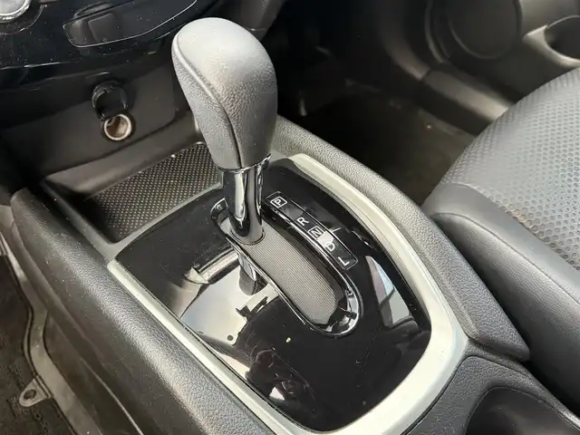 日産 エクストレイル 20X エマージェンシーブレーキ 東京都 2016(平28)年 5.6万km ブリリアントホワイトパール 純正ナビ /・AM/FM/CD/DVD/・フルセグTV/Bluetooth /衝突被害軽減ブレーキ /バックカメラ /カプロンシート /D/Nシートヒーター /ETC /前方ドライブレコーダー /コーナーセンサー/LEDヘッドライト/フォグランプ/ルーフレール/プッシュスタート/スマートキー/スペアキー有/保証書/取扱説明書