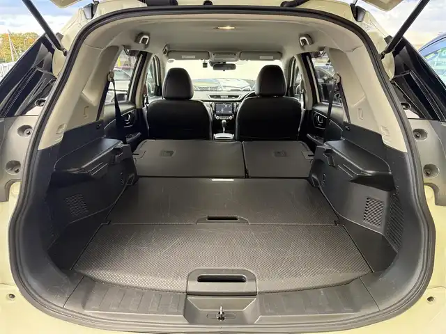 日産 エクストレイル 20X エマージェンシーブレーキ 東京都 2016(平28)年 5.6万km ブリリアントホワイトパール 純正ナビ /・AM/FM/CD/DVD/・フルセグTV/Bluetooth /衝突被害軽減ブレーキ /バックカメラ /カプロンシート /D/Nシートヒーター /ETC /前方ドライブレコーダー /コーナーセンサー/LEDヘッドライト/フォグランプ/ルーフレール/プッシュスタート/スマートキー/スペアキー有/保証書/取扱説明書