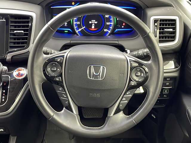 ホンダ オデッセイ ハイブリッド アブソルート・EXホンダセンジング 大阪府 2018(平30)年 5.1万km プレミアムディープロッソパール 純正ホンダインターナビ/・フルセグTV/・Bluetooth/・CD/DVD/・HDMI/純正後席モニター/リアエンターテイメントシステム/ホンダセンシング/ブラインドスポットモニター/全方位カメラ/レーダークルーズコントロール/衝突軽減システム/車線逸脱防止機能/ブレーキホールド/両側パワースライドドア/ハーフレザーシート/前席シートヒーター/後席オットマン/社外18インチアルミホイール