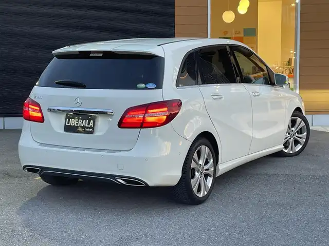 メルセデス・ベンツ Ｂ１８０ 栃木県 2018(平30)年 2.3万km カルサイトホワイト レーダーセーフティパッケージ/キーレスゴー/ナビ/フルセグTV/バックカメラ/ETC/パークトロニック/レーンキープアシスト/ブラインドスポット/ACC/ハーフレザーシート/パワーシート/シートヒーター/ドライブレコーダー/LEDヘッドライト/オートライト