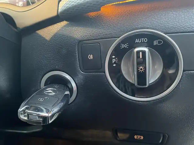 メルセデス・ベンツ Ｂ１８０ 栃木県 2018(平30)年 2.3万km カルサイトホワイト レーダーセーフティパッケージ/キーレスゴー/ナビ/フルセグTV/バックカメラ/ETC/パークトロニック/レーンキープアシスト/ブラインドスポット/ACC/ハーフレザーシート/パワーシート/シートヒーター/ドライブレコーダー/LEDヘッドライト/オートライト