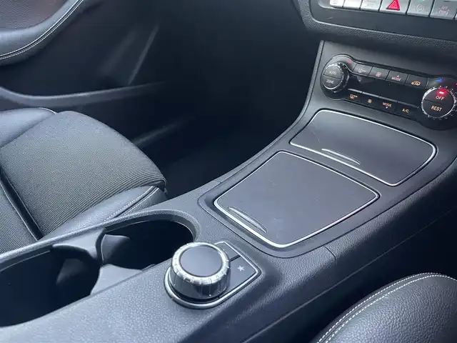 メルセデス・ベンツ Ｂ１８０ 栃木県 2018(平30)年 2.3万km カルサイトホワイト レーダーセーフティパッケージ/キーレスゴー/ナビ/フルセグTV/バックカメラ/ETC/パークトロニック/レーンキープアシスト/ブラインドスポット/ACC/ハーフレザーシート/パワーシート/シートヒーター/ドライブレコーダー/LEDヘッドライト/オートライト