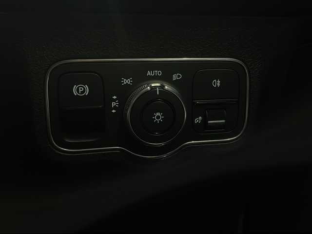 メルセデス・ベンツ ＧＬＢ２００ｄ 新潟県 2020(令2)年 4.8万km ポーラホワイト ナビゲーションパッケージ/・ナビゲーション機能/・Bluetooth/TV/FM/AM/レーダーセーフティパッケージ/・アクティブディスタンスアシスト・ディストロニック/・アクティブブレーキアシスト/・アクティブステアリングアシスト/360°カメラシステム/メモリー付パワーシート（前席）/シートヒーター（前席）/クルーズコントロール＆可変スピードリミッター/自動開閉テールゲート/ワイヤレスチャージング/アイドリングストップ/プッシュスタート/ETC/ドライブレコーダー/ルーフレール