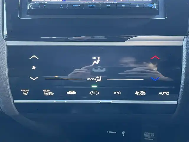 ホンダ フィット ハイブリット S ホンダセンシング 群馬県 2018(平30)年 1.7万km クリスタルブラックパール 社外メモリーナビ/（CD/Bluetooth/AYX/USB/ワンセグTV）/ホンダセンシング/・アダプティブクルーズコントロール/・CMBS（衝突軽減ブレーキ）/・誤発進抑制機能/・歩行者事故低減ステアリング/・路外逸脱抑制機能/・LKAS（車線維持支援システム）/・先行車発進お知らせ機能/・標識認識機能/パドルシフト/ECONモード/プッシュスタート/ステアリングリモコン/LEDヘッドランプ/リアスポイラー/ステンレス製スポーツペダル/グレー柄入りブラックファブリックシート