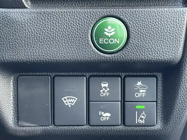 ホンダ フィット ハイブリット S ホンダセンシング 群馬県 2018(平30)年 1.7万km クリスタルブラックパール 社外メモリーナビ/（CD/Bluetooth/AYX/USB/ワンセグTV）/ホンダセンシング/・アダプティブクルーズコントロール/・CMBS（衝突軽減ブレーキ）/・誤発進抑制機能/・歩行者事故低減ステアリング/・路外逸脱抑制機能/・LKAS（車線維持支援システム）/・先行車発進お知らせ機能/・標識認識機能/パドルシフト/ECONモード/プッシュスタート/ステアリングリモコン/LEDヘッドランプ/リアスポイラー/ステンレス製スポーツペダル/グレー柄入りブラックファブリックシート