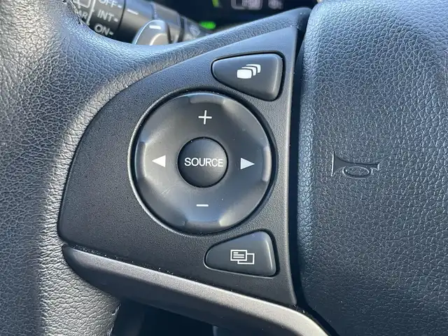 ホンダ フィット ハイブリット S ホンダセンシング 群馬県 2018(平30)年 1.7万km クリスタルブラックパール 社外メモリーナビ/（CD/Bluetooth/AYX/USB/ワンセグTV）/ホンダセンシング/・アダプティブクルーズコントロール/・CMBS（衝突軽減ブレーキ）/・誤発進抑制機能/・歩行者事故低減ステアリング/・路外逸脱抑制機能/・LKAS（車線維持支援システム）/・先行車発進お知らせ機能/・標識認識機能/パドルシフト/ECONモード/プッシュスタート/ステアリングリモコン/LEDヘッドランプ/リアスポイラー/ステンレス製スポーツペダル/グレー柄入りブラックファブリックシート